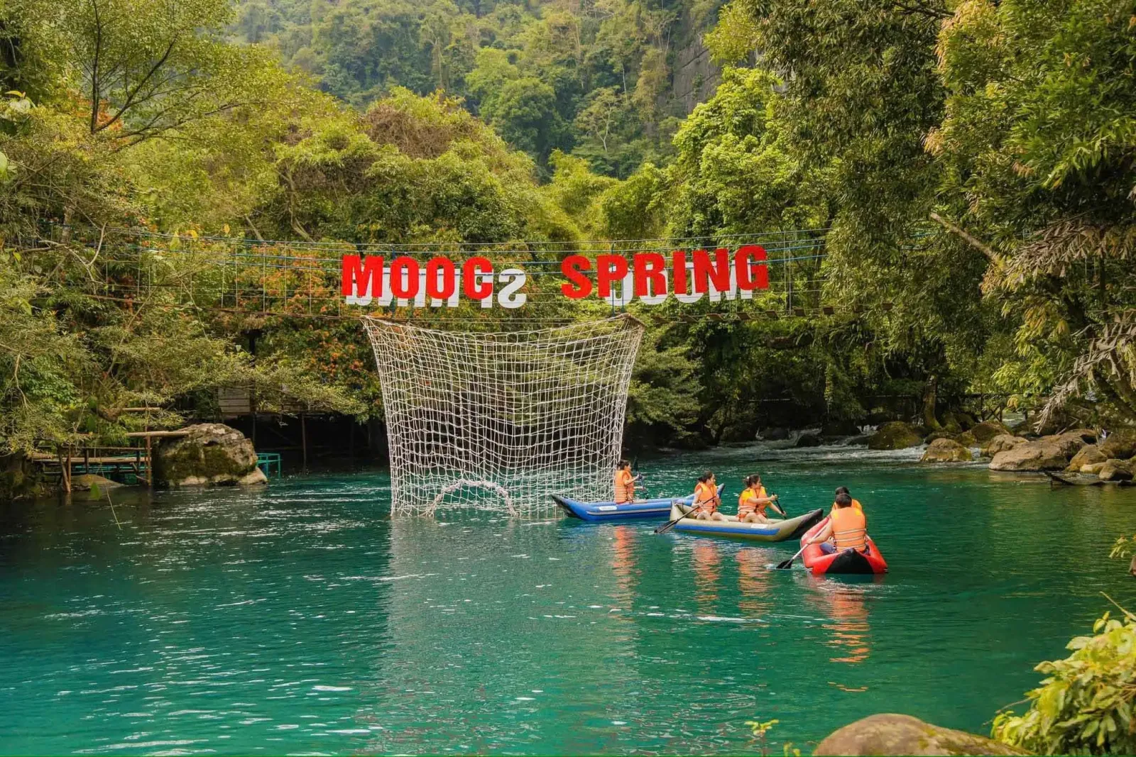Suối nước Mooc, Quảng Bình Suối nước Mooc, Quảng Bình